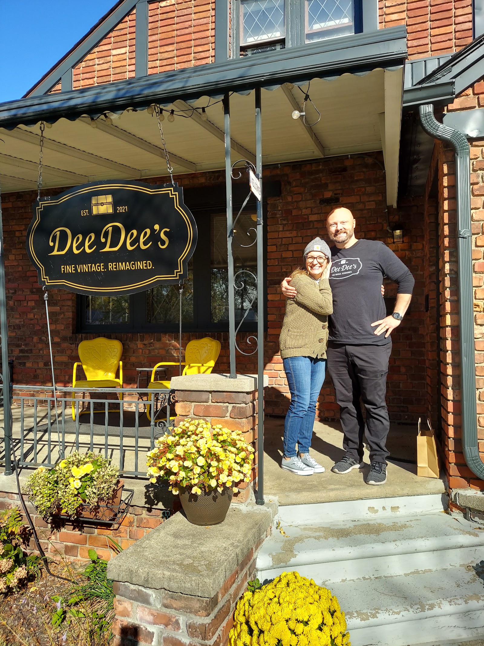 Dee Dee's Fine Vintage in Clawson