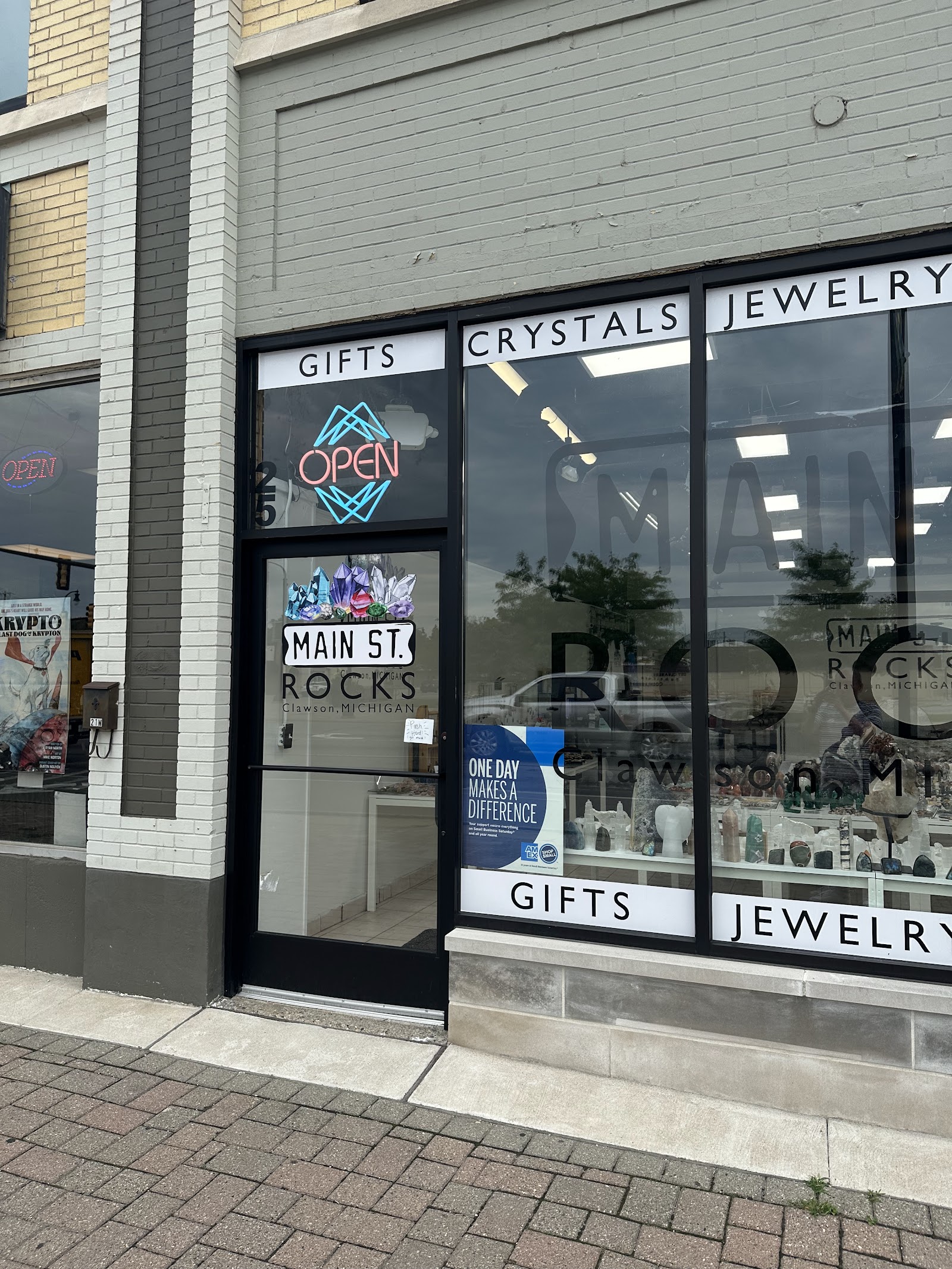 Main Street Rocks Clawson — photo
